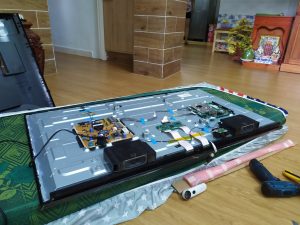 Viec-thay-loa-tivi-con-lien-quan-den-yeu-to-tuoi-doi-cua-thiet-bi