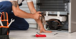 Co-rat-nhieu-nguyen-nhan-khien-cho-tu-lanh-xi-nuoc