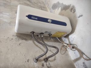 Mot-khi-hong-ban-can-sua-binh-nong-lanh-gap-tranh-dien-bien-xau