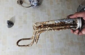 Binh-Nong-Lanh-Chay-Nuoc-–-Loi-Nho-Hau-Qua-Lon-Neu-Cham-Xu-Ly