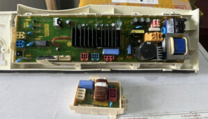 Thay-Bang-Mach-May-Giat-Inverter-Dung-De-Loi-Nho-Thanh-Hong-Lon